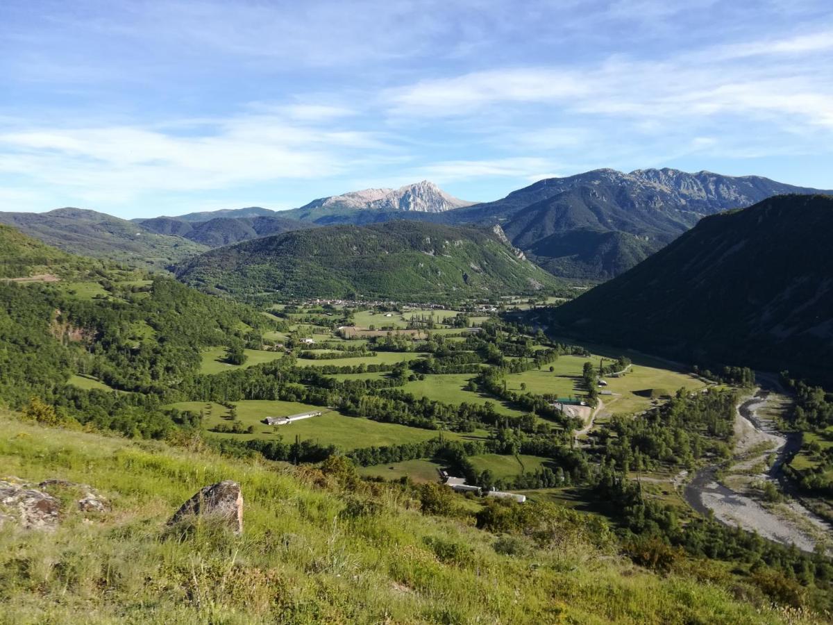 Apartamentos Tuara Castejón de Sos Esterno foto